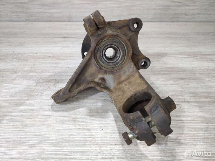 Кулак поворотный правый Peugeot 206