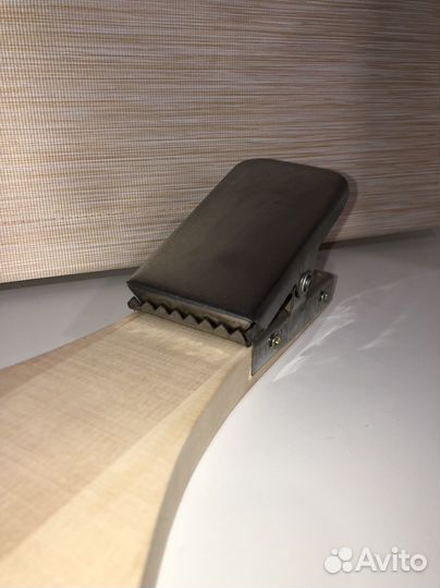 Доска разделочная с зажимом Судак с гравировкой