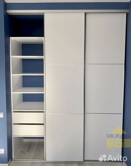 Книжный шкаф