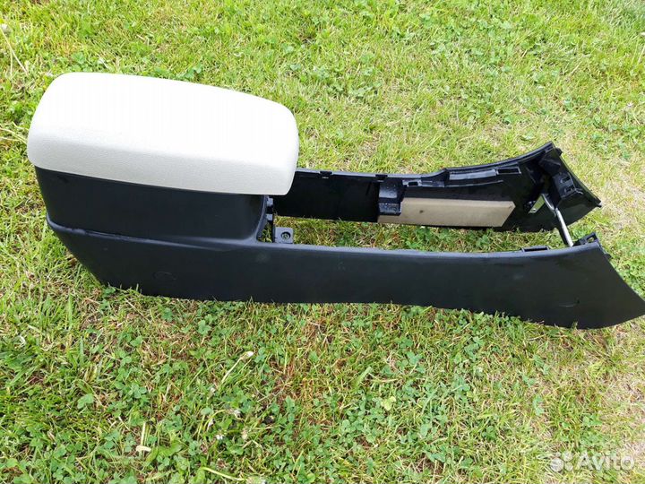 Подлокотник FAW Besturn B50