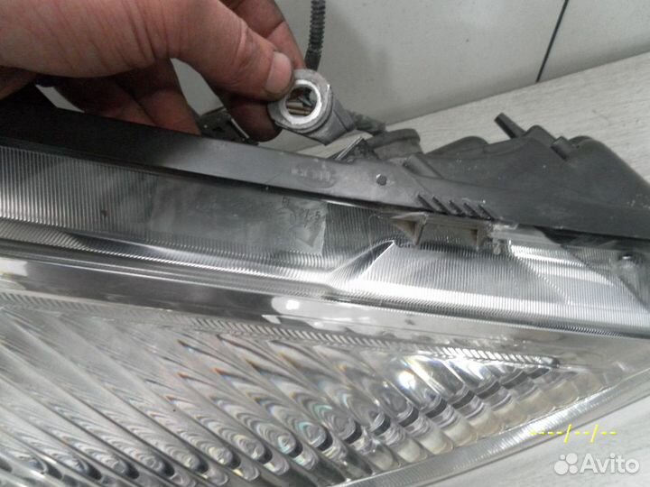 Фара передняя правая Renault Scenic 2 дефект уха
