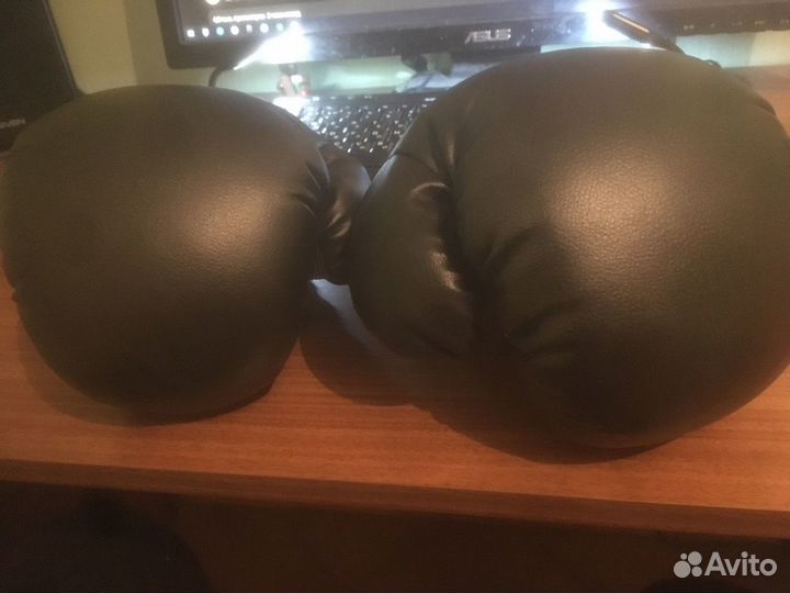 Боксерские перчатки 10 унций