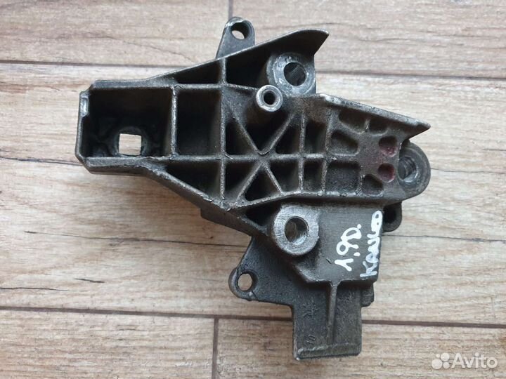 Renault Kangoo Рено Канго.Крепление верх.подушки