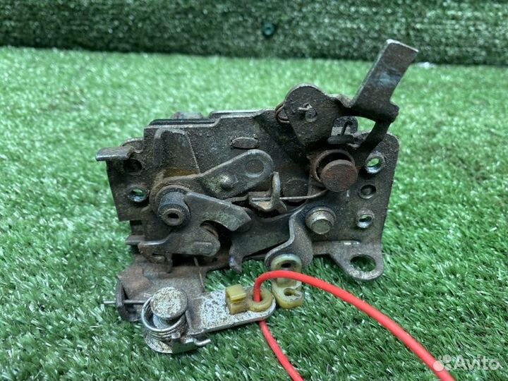 Замок двери передний правый Daewoo Nexia N150