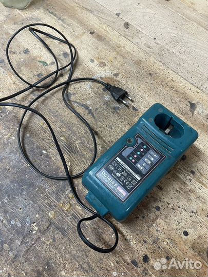 Зарядное с акб Makito оригинал