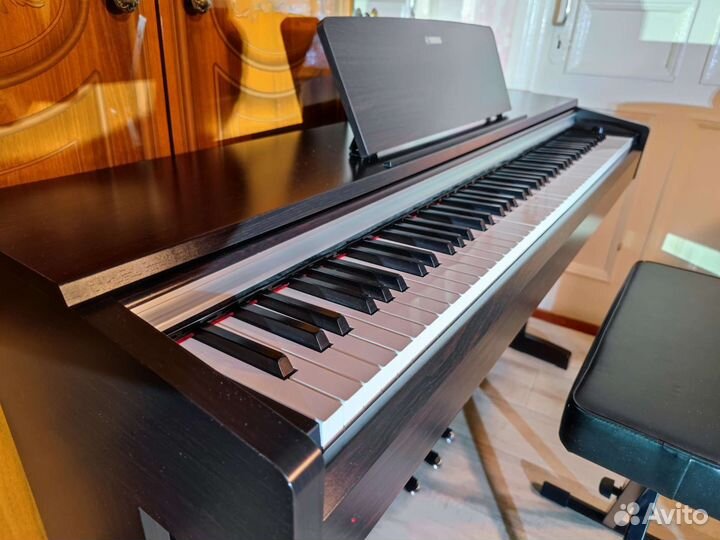 Цифровое пианино Yamaha Arius YDP-142 Black