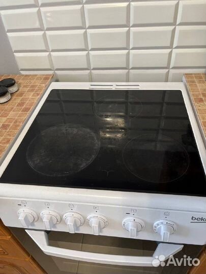 Продаю электрическую плиту с духовкой Beko CSS 481