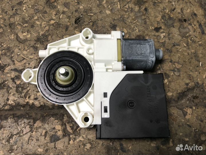 Мотор стеклоподъемника Volkswagen Tiguan 08-17