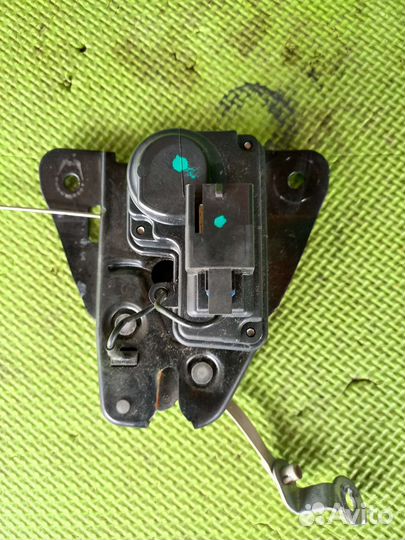 Замок-крышка багажника 