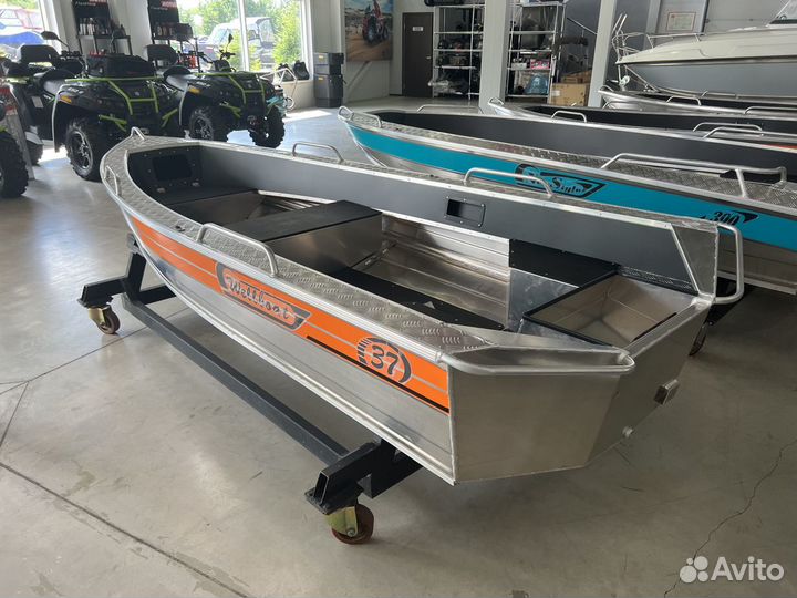 Лодка Wellboat 37 Next