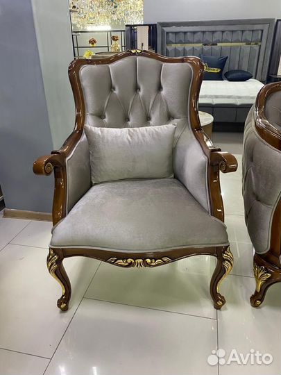 Диван кресла и стол