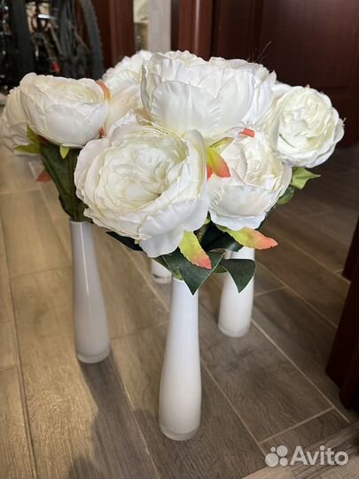 Ваза с искусственными цветами