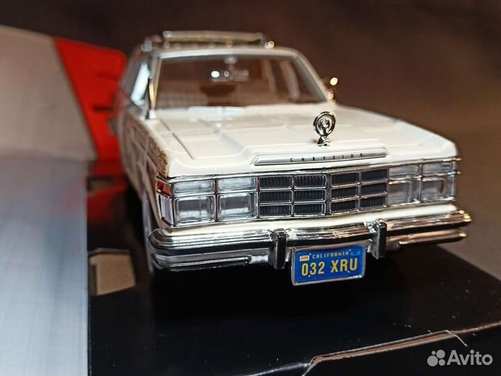 Модель Chrysler LeBaron Town&Country Motormax 1:24