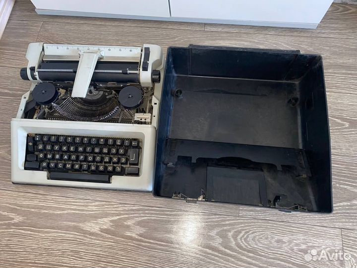 Пишущая машинка Ивица СССР