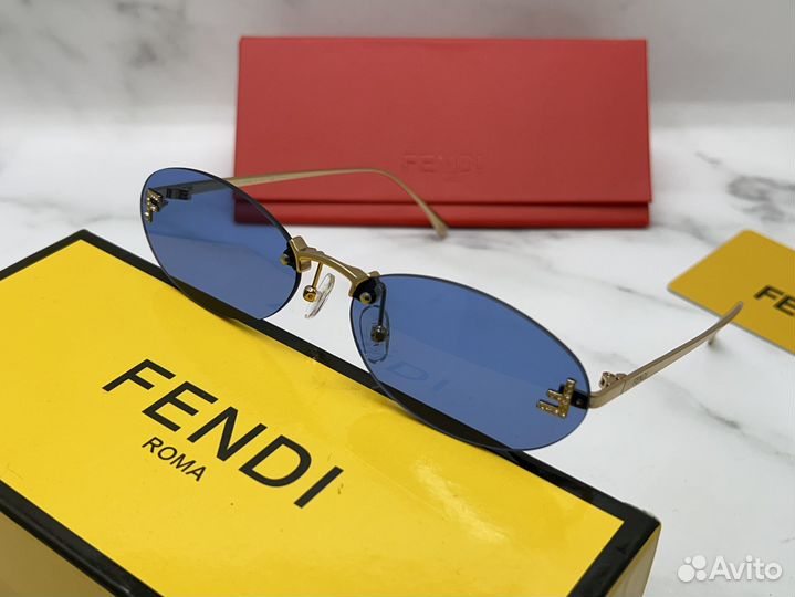 Сoлнцeзащитныe oчки Fendi 