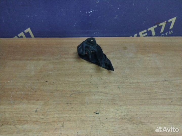 Кронштейн крепления троса кпп Nissan Almera G15