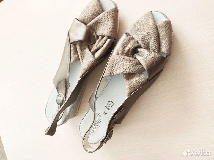 Босоножки женские