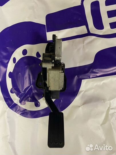 Nissan Patrol Y62 педаль газа