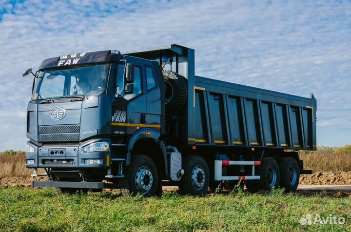 Водитель самосвала