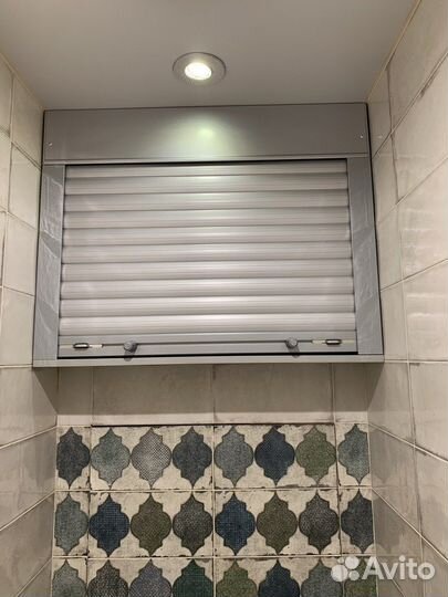 Шкаф с рольставнями на балкон на заказ