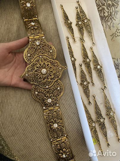 Национальный пояс и нагрудники