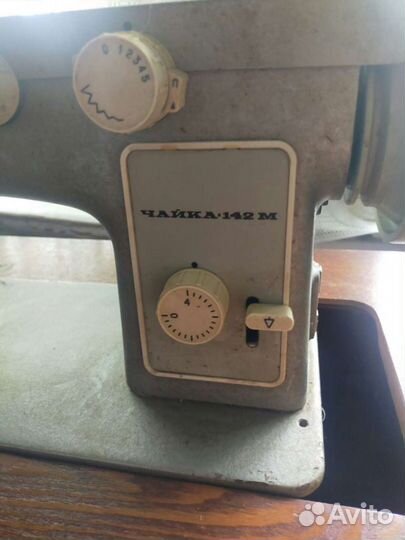 Швейная машина Чайка 142м