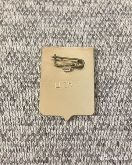 Значок времен СССР - Крестцы - Герб - Медведи