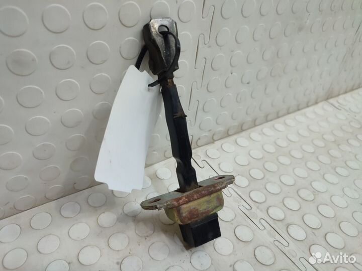 Ограничитель двери передний Mitsubishi Pajero 3