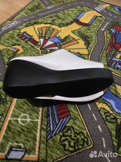 Босоножки новые 39 размер