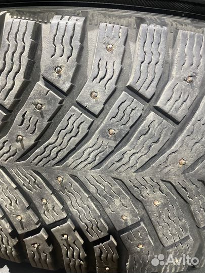 Michelin X-Ice North 4 215/55 R17