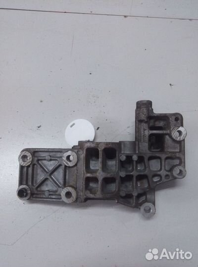 Dodge Caliber l кронштейн генератора