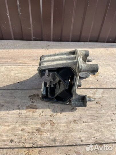 Подушка двигателя Opel Vectra 1.6