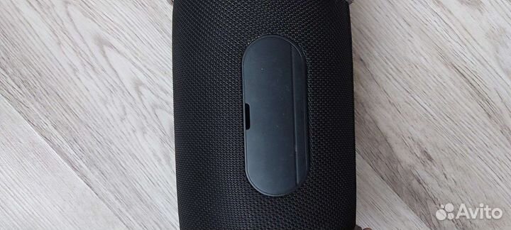 Колонка по блютузу,есть разем под USB