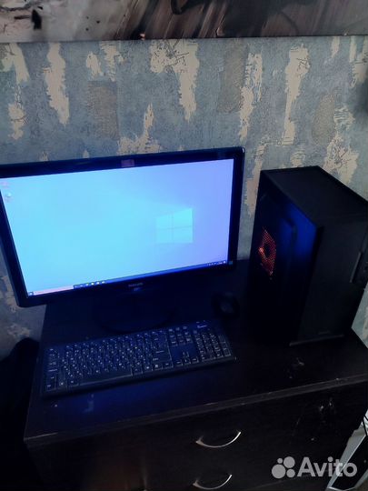 Компьютер с монитром