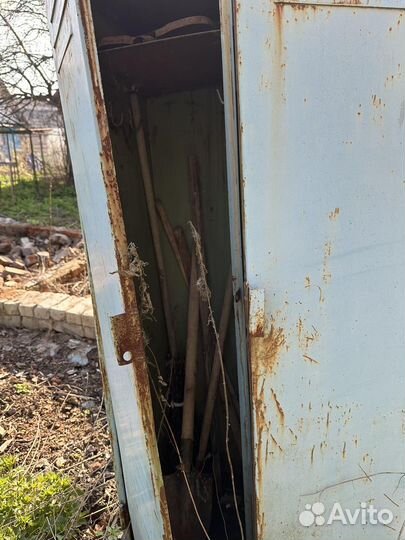 Ящик для хранения садового инвентаря