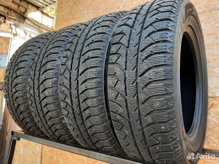 Bridgestone Ice Cruiser 7000 235/65 R17