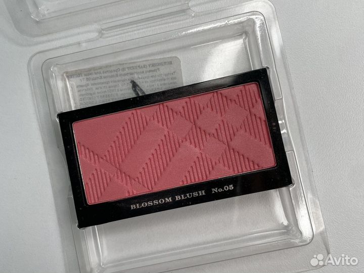 Румяна Burberry Light Glow Blush, тени 103, 202