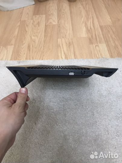 Подставка с охлаждением