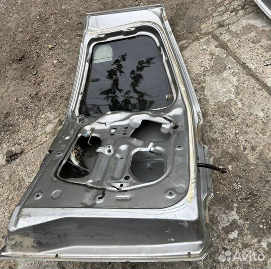 Дверь багажника Toyota Land Cruiser 105