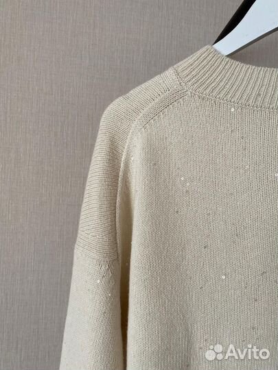 Свитер с пайетками