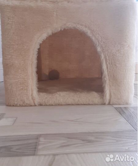 Домик для кошки с когтеточкой новая