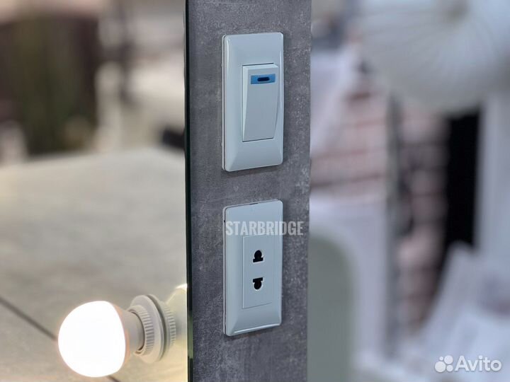 Гримерное зеркало для визажиста