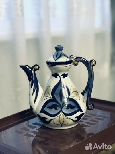 Кувшин коллекционный гжель (чайник кофейник)