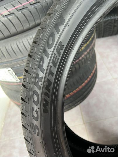 Pirelli Scorpion Winter 285/35 R22 и 315/30 R22 106V