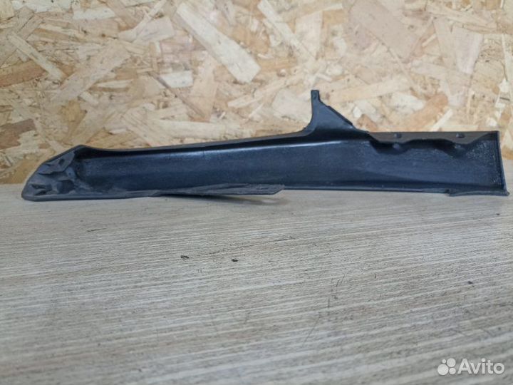 Накладка бампера передняя правая Lexus Nx1