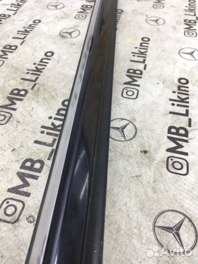 Молдинг стекла передний правый Mercedes S-Class