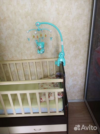 Музыкальный мобиль на кроватку