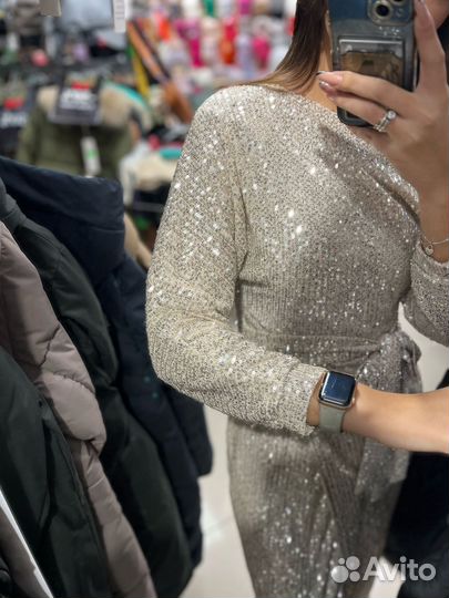 Платья и костюмы женские