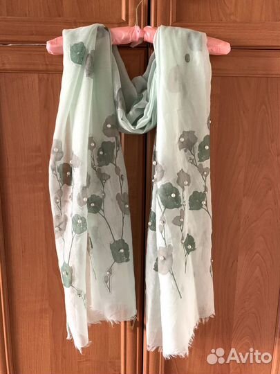 Палантин с бусинами