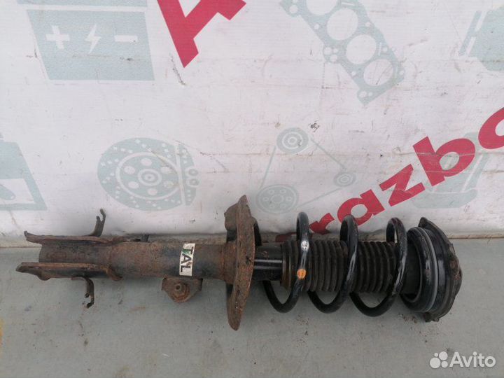 Стойка амортизатор передняя левая Nissan Juke YF15